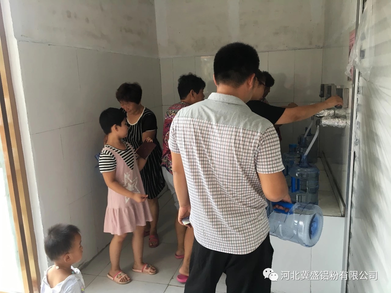河北張立謙為家鄉(xiāng)捐建純凈水屋，村民免費(fèi)用水 